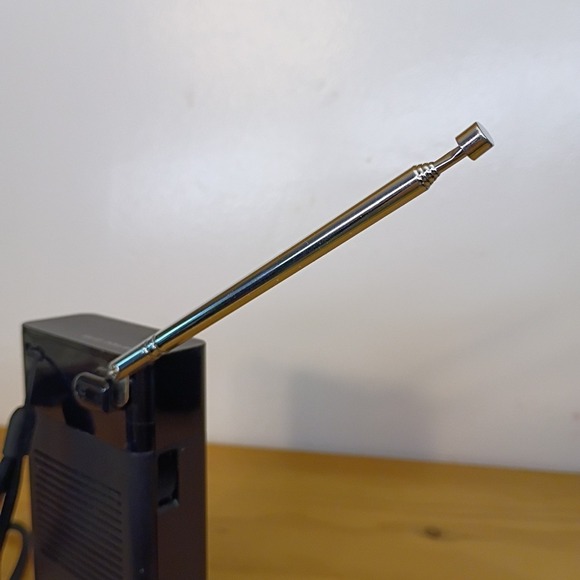 Sony ICF-P26 Portable Pocket FM/AM Radio Built-in Speaker TESTED & WORKING - Picture 7 of 10